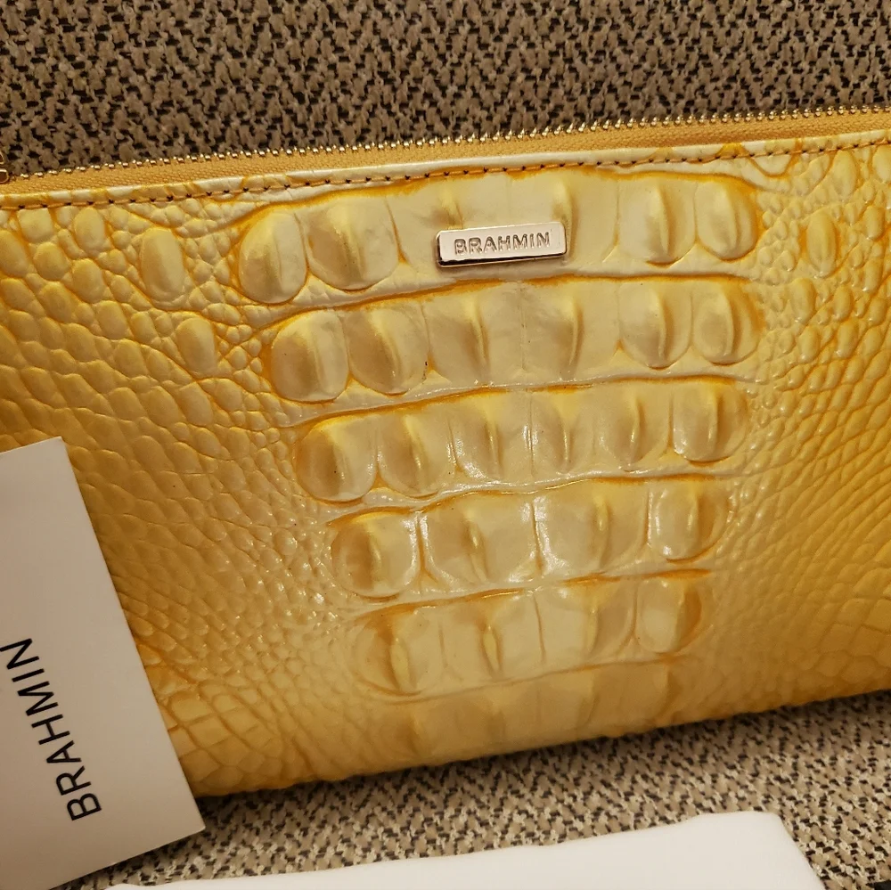 NWT Brahmin Lemon Drop Yellow Daisy Clutch Wristlet And Dustbag - Picture 5 of 6